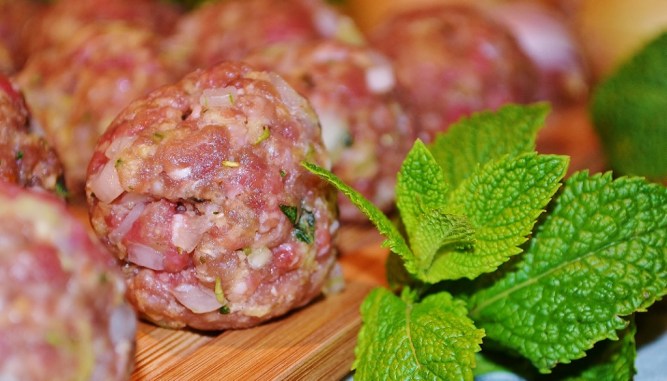 boulettes grecques (crues) (1024x586)