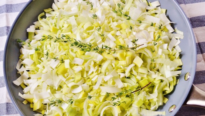 Flan de poireaux et fromage (poêle) (1024x581)