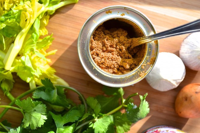 Potage de chou-fleur au lait de coco et son huile parfumée