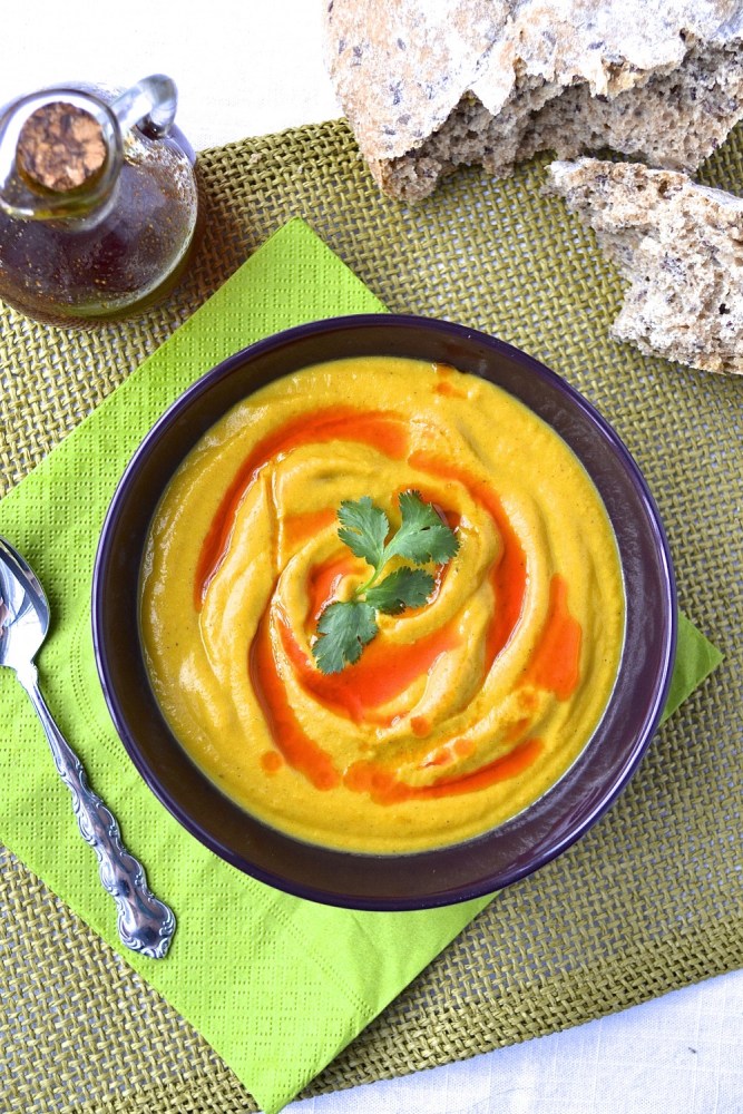 Potage de chou-fleur rôti et lait au lait de coco et son huile parfumée