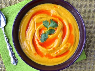 Potage de chou-fleur au lait de coco et son huile parfumée