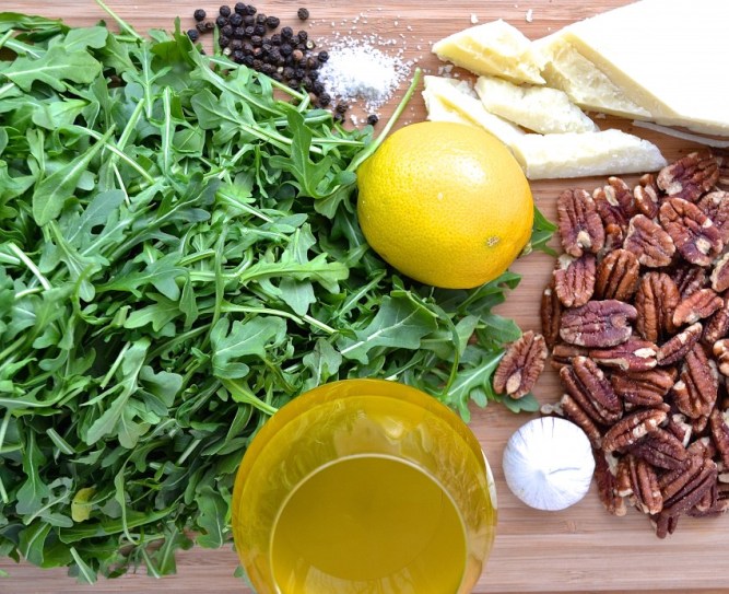 Pesto de roquette et pacanes grillées