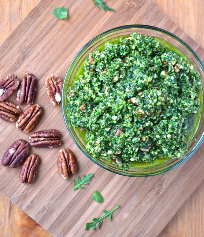 Pesto de roquette et pacanes grillées