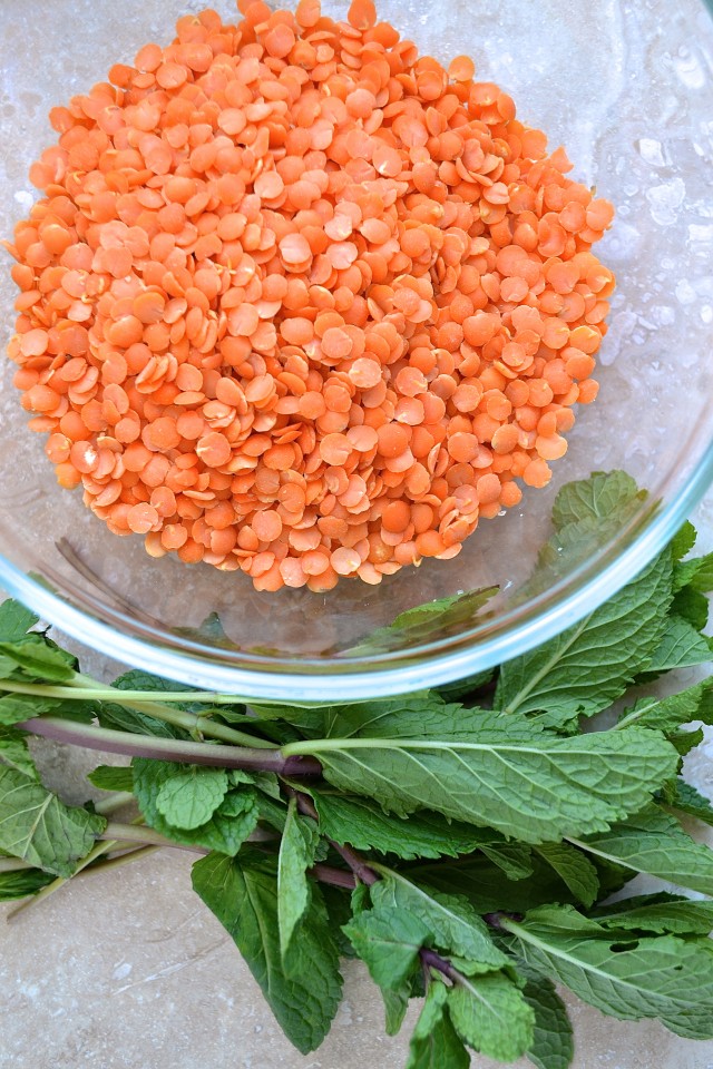 Soupe turque au boulgour, aux lentilles rouges et à la menthe