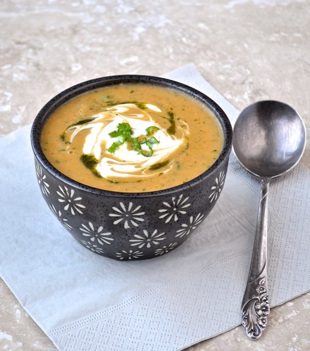 Soupe turque au boulgour, aux lentilles rouges et à la menthe