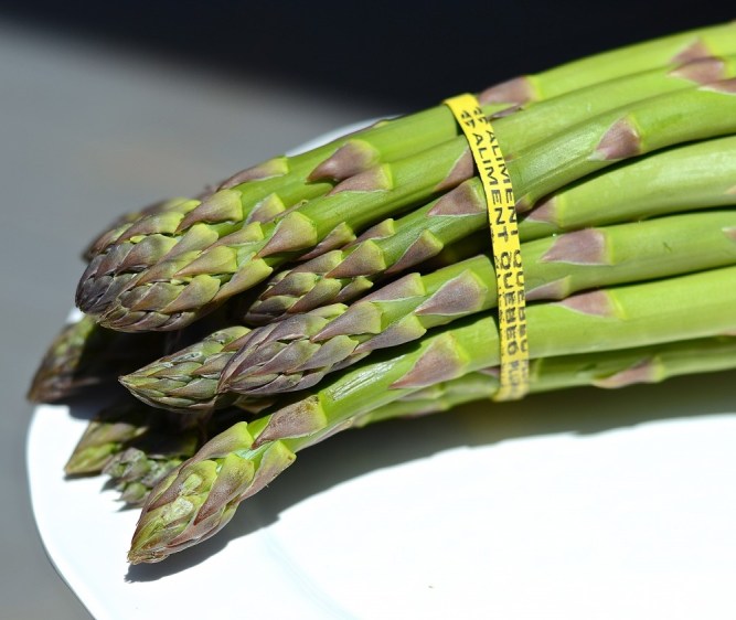 Tarte feuilletée asperges et fromage - asparagus and cheese pie