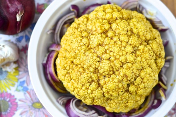 Chou-fleur entier rôti au four