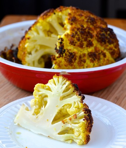 Chou-fleur entier rôti au four