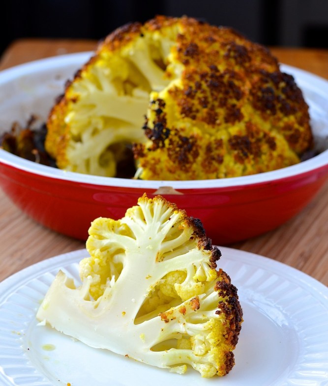 Chou-fleur entier rôti au four